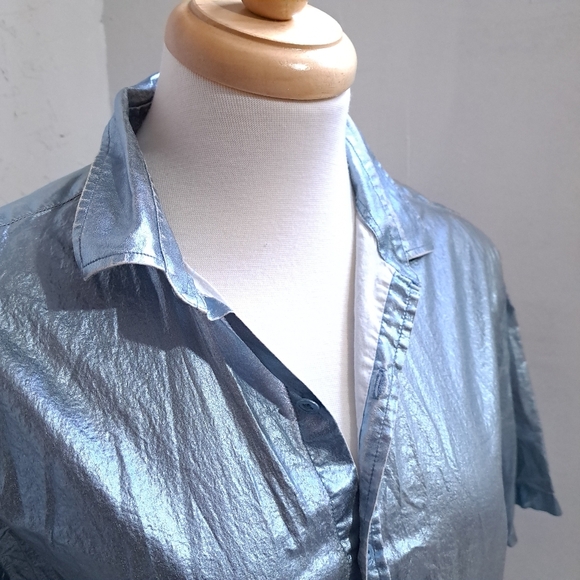 LE 31 | simons metallic blue women's short sleeve button up shirt - Picture 3 of 10
